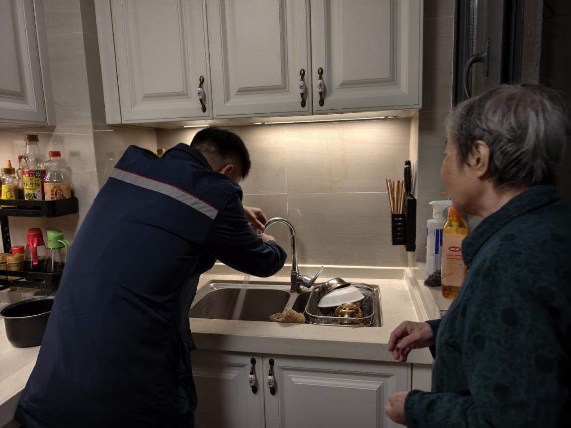 聚爱北塔情暖桑榆 重阳慰问暖心护航晚年生活