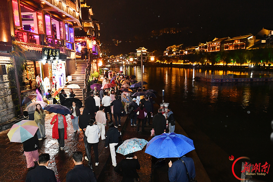 夜游凤凰古城