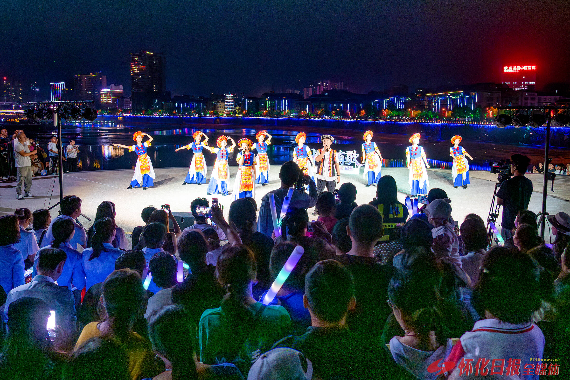 溆浦:乡村之歌唱响辞海广场