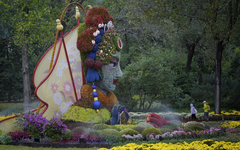 国家植物园“穆帅点芳”火出圈,用真花草“上妆”有何难度?