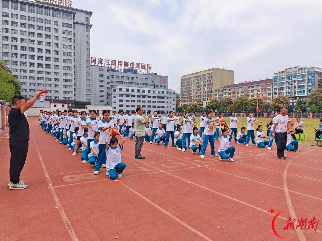 石门三中:驰骋秋日赛场 绽放青春锋芒
