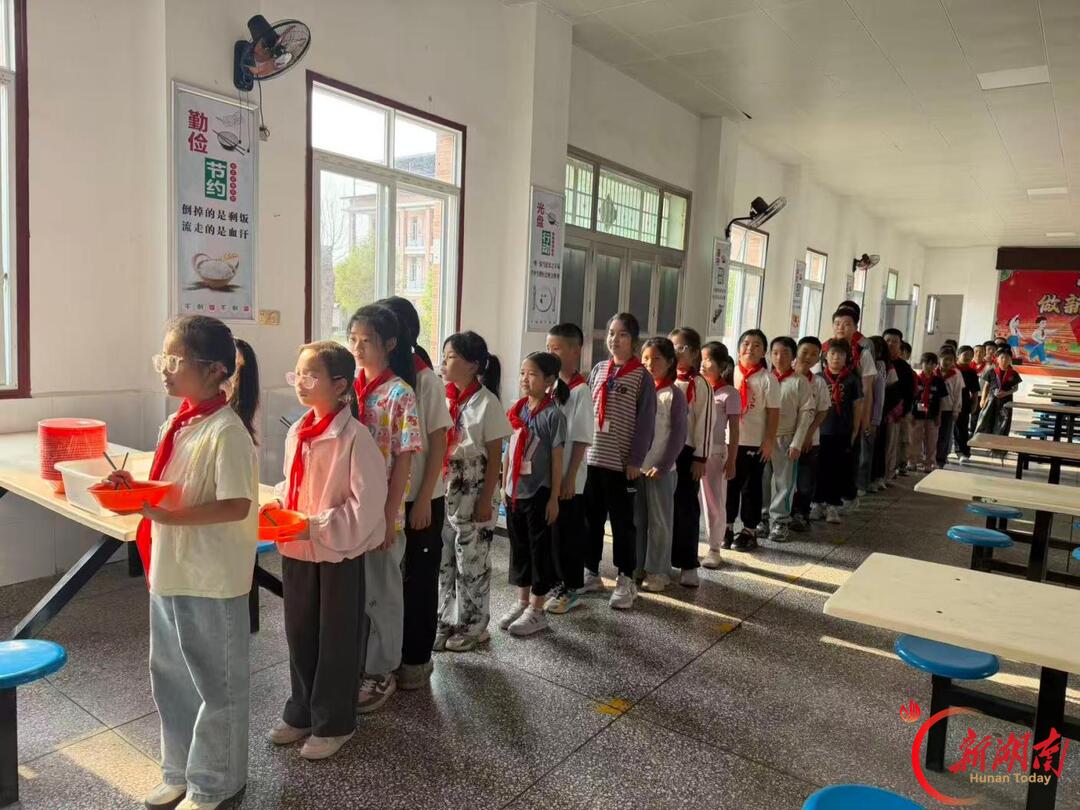 南县中鱼口镇中鱼口小学：文明就餐树新风 营养配餐护成长
