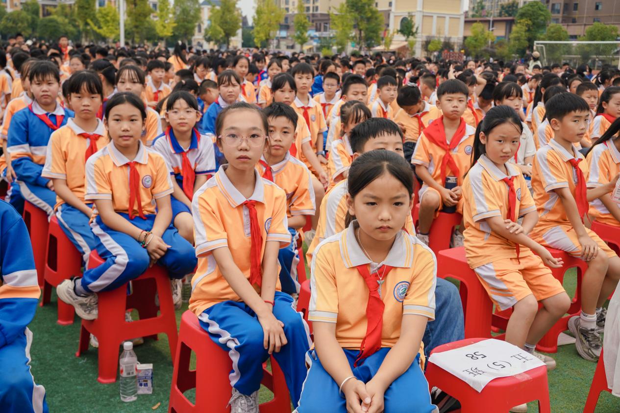 学习科学知识 传承科学精神——麻阳苗族自治县第二锦江小学“我最崇敬的科学家”主题演讲比赛圆满落幕