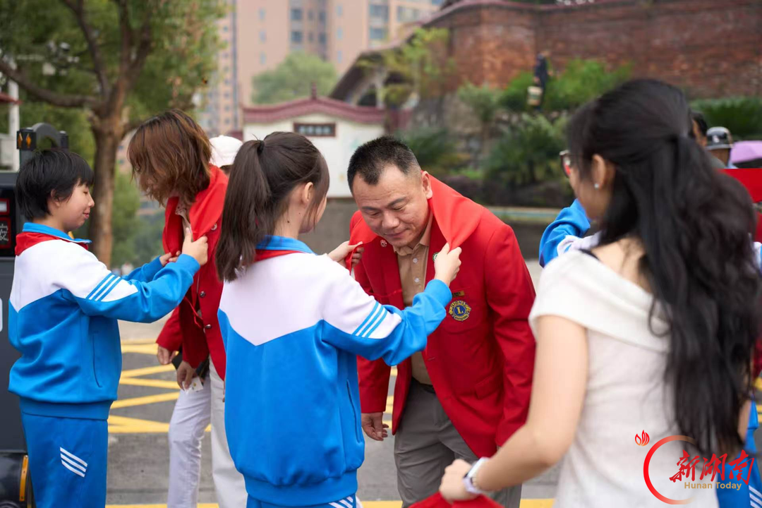 深圳狮子会爱心助学走进耒阳市特殊教育学校