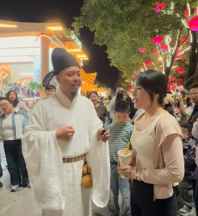 岳阳才女喊话“长安李白”:来岳阳楼,我们一起对诗!