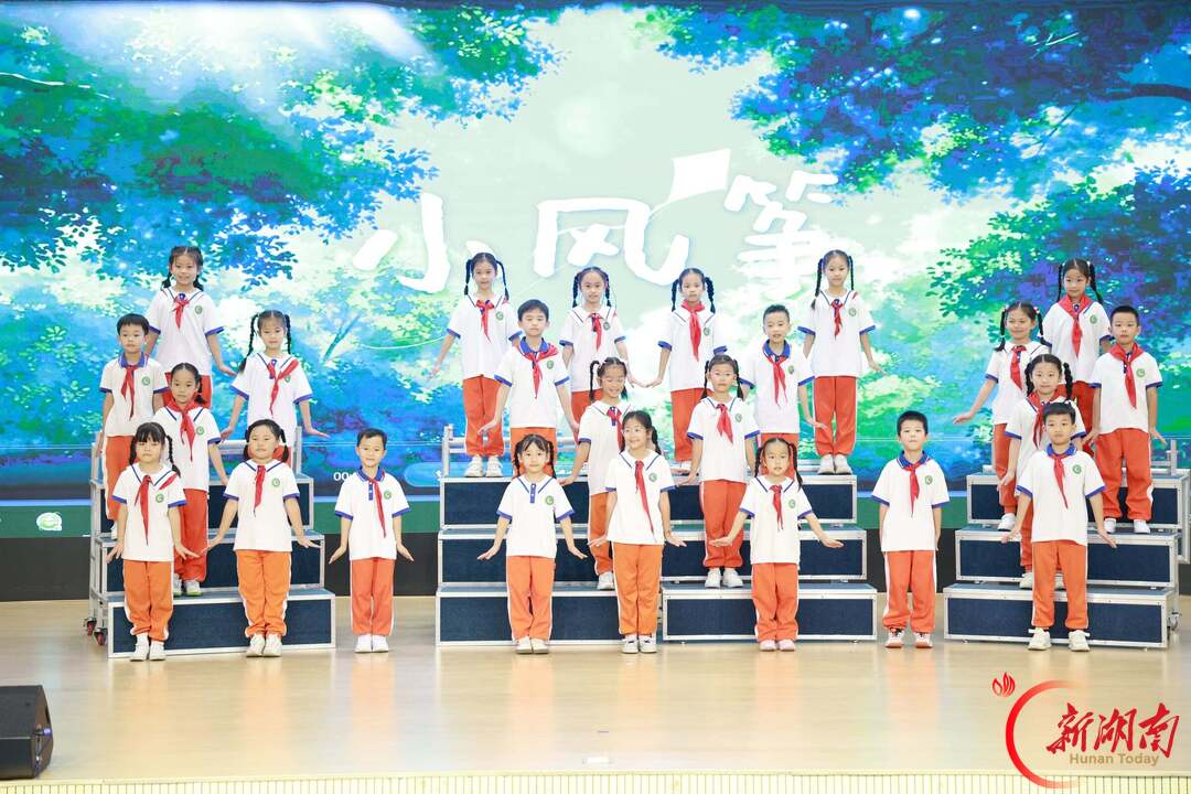 长沙市岳麓区博才白鹤小学西校区举行建队日入队仪式暨文艺汇演