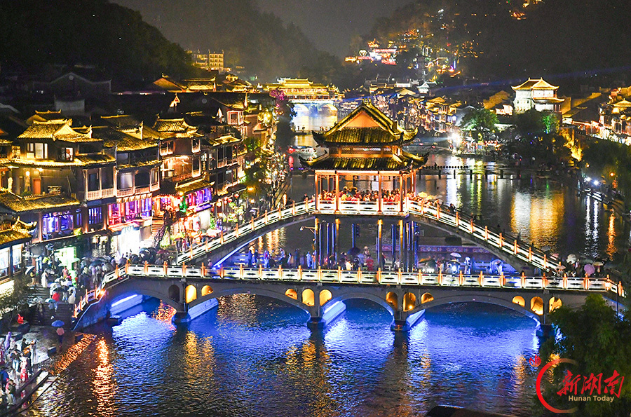 夜游凤凰古城