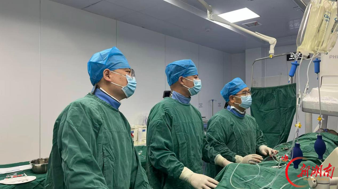 半月保守治疗不见效，岳阳患者慕名到益阳医专附属医院，一项置入术解开脑血管“死结”