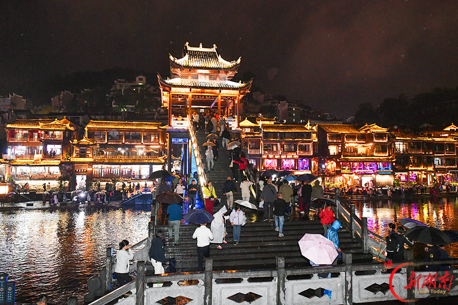 夜游凤凰古城