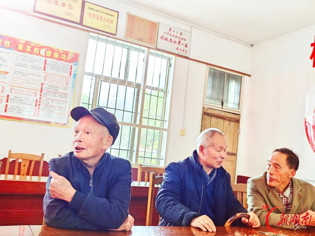 情暖重阳 致敬桑榆——双峰县树德中学开展退休教师重阳节座谈会