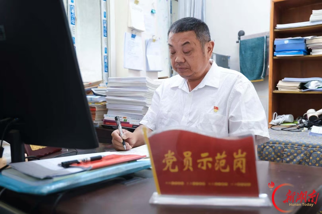 王彬章:一生坚守,把“老师”写成光
