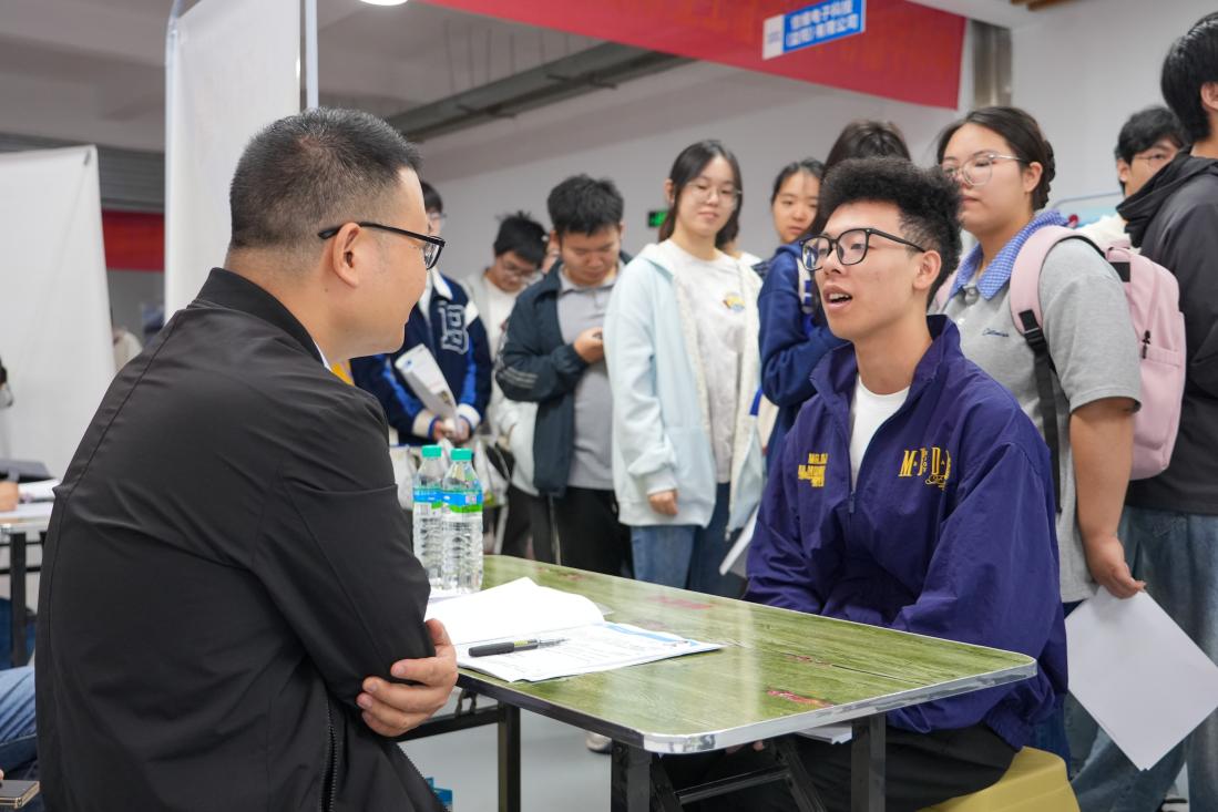 达成就业意向1200余人！张家界航院2200余名学子赴秋招之约