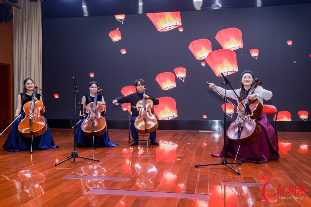 侨心湘聚暖重阳 “同心谱乐章 桔韵暖重阳”活动画好统战同心圆