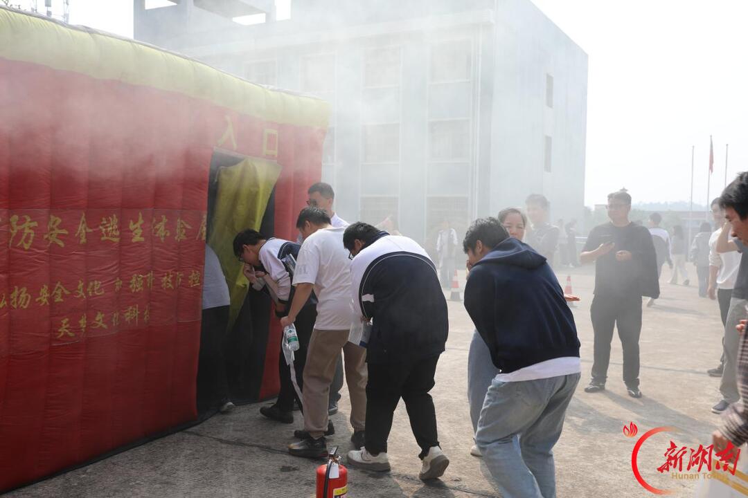 邵东市工伤预防进校园暨“社保服务进万家”活动走进职业中专