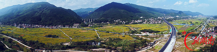 稻田伴高速 山水展新颜
