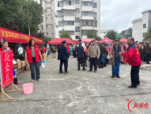 情暖重阳践初心 残友志愿展风采——凤凰小草托养中心组织服务对象走进社区共赴敬老之约