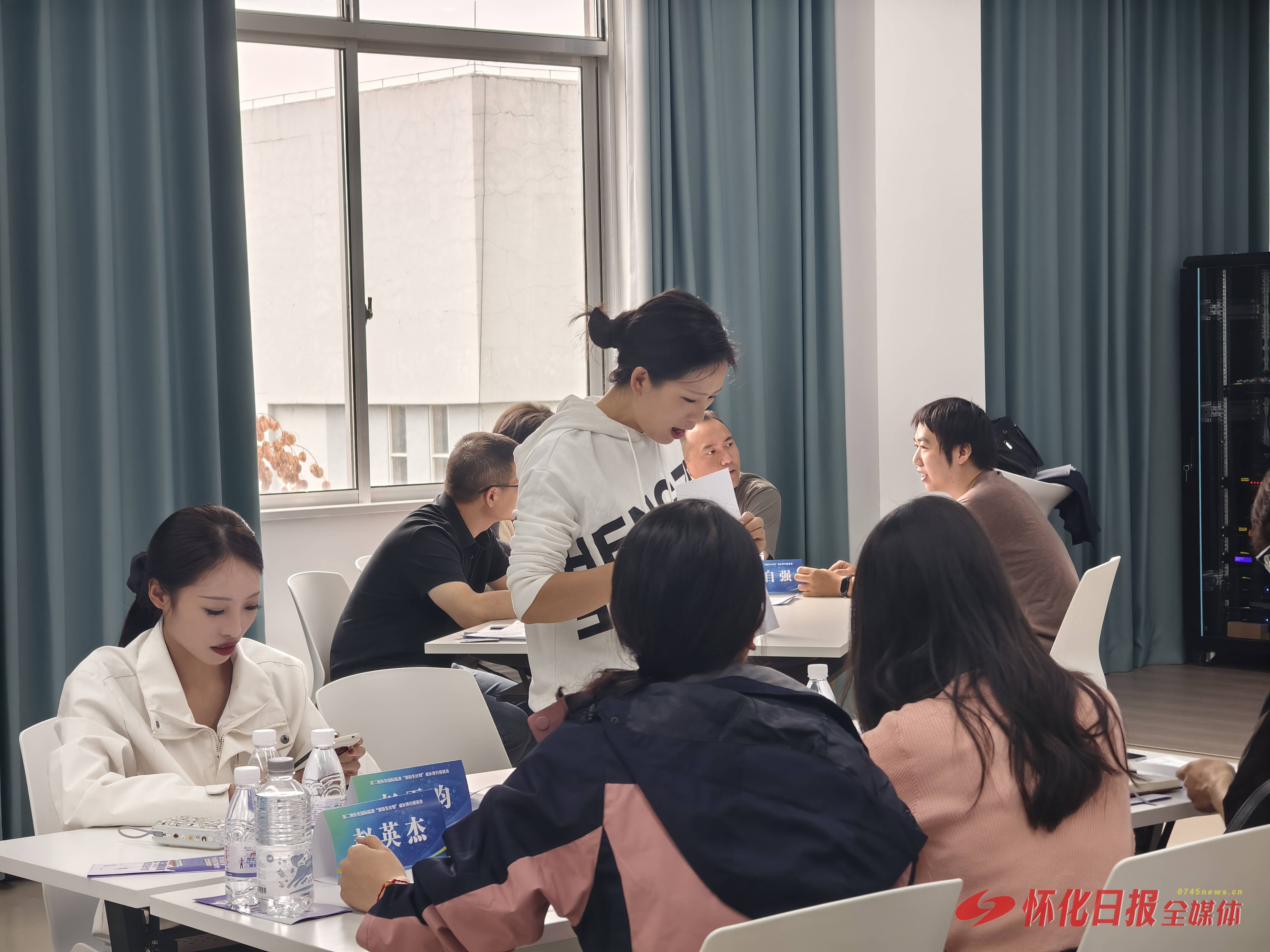 沉浸式沙盘推演赋能职场成长 第二期怀化国际陆港“港培生计划”成长伴行活动火热进行中