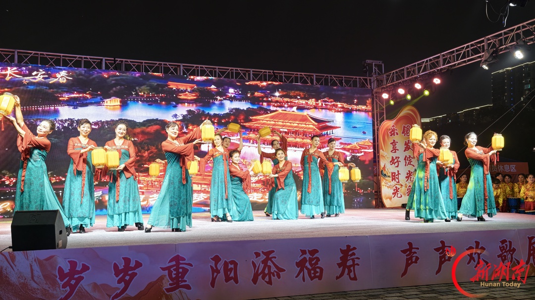 最美夕阳红!常德国企退休职工载歌载舞贺重阳