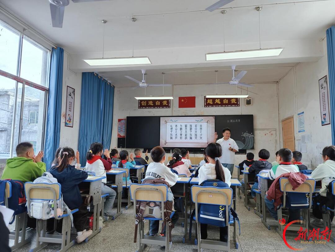 龙山县农车镇九年制学校:公开课竞赛夯实新教师基本功