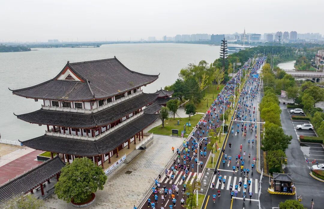 柳叶湖党工委书记做客新华网，并向全国游客发出邀约：静待君来
