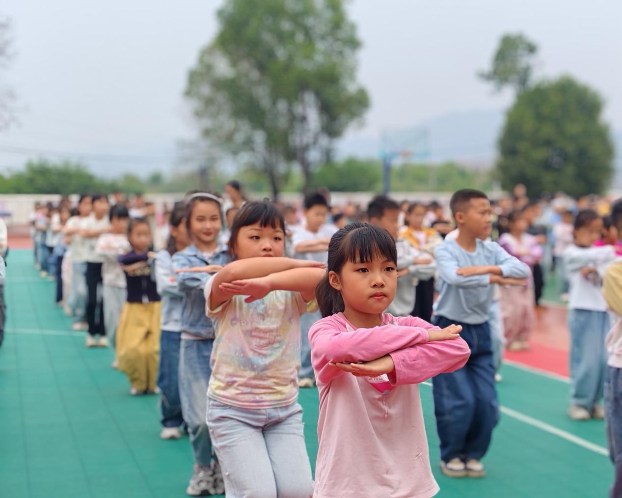 东安县芦洪市中心小学：阳光大课间 活力满校园