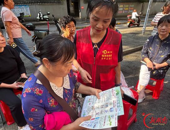 便民宣讲护安康,文明新风暖重阳