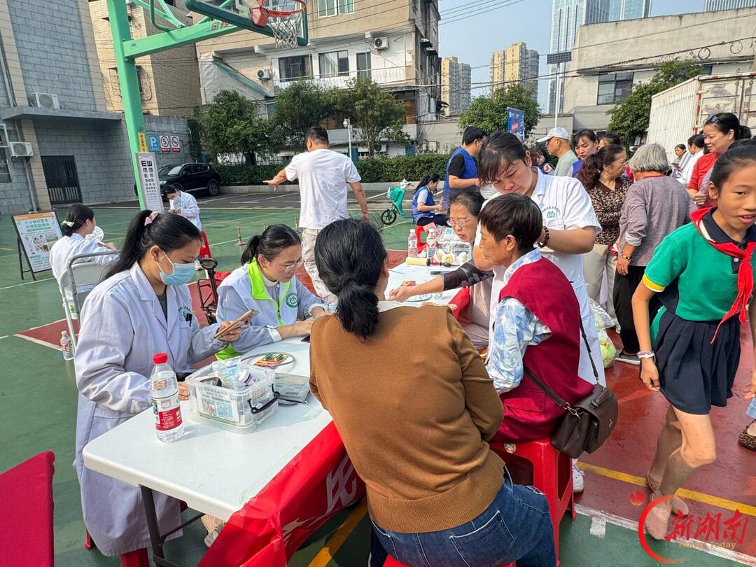 外卖骑手邂逅“夕阳红” 一单“特殊配送”跑出双向奔赴
