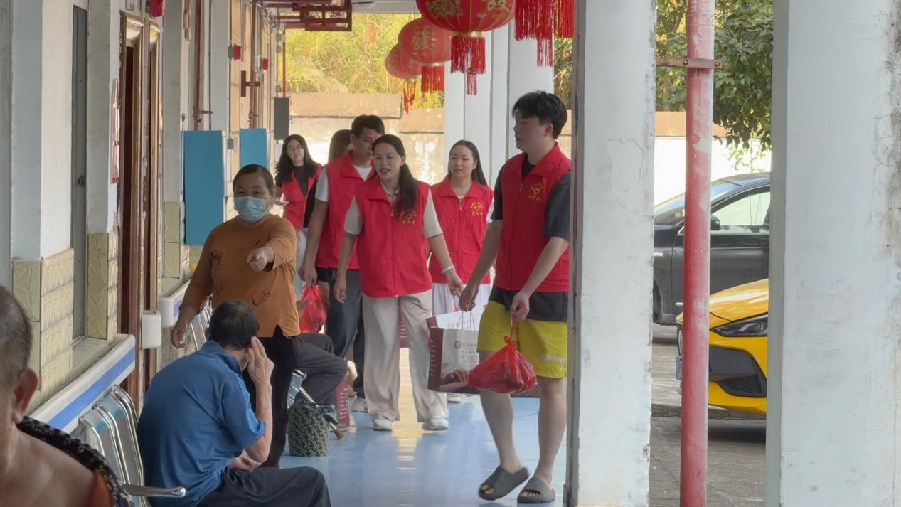 道县中医医院团委:青春敬老迎重阳 健康同行暖夕阳