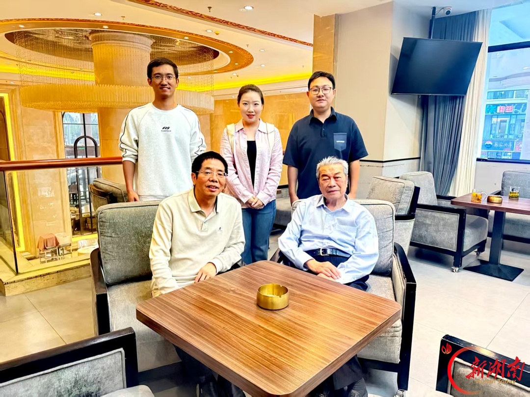 一杯清茶话文学 两代学人问“腔调”——专访著名作家、中国作协原副主席陈建功