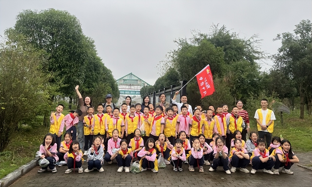 “田间课堂”火了!中小学生扎堆来君山蔬菜科技园研学