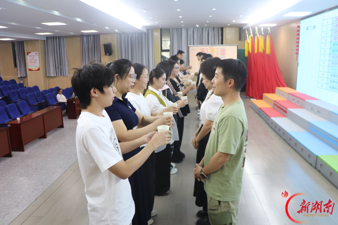 “莲”师徒 “联”传承 湘潭市九华莲城小学举行师徒结对拜师礼