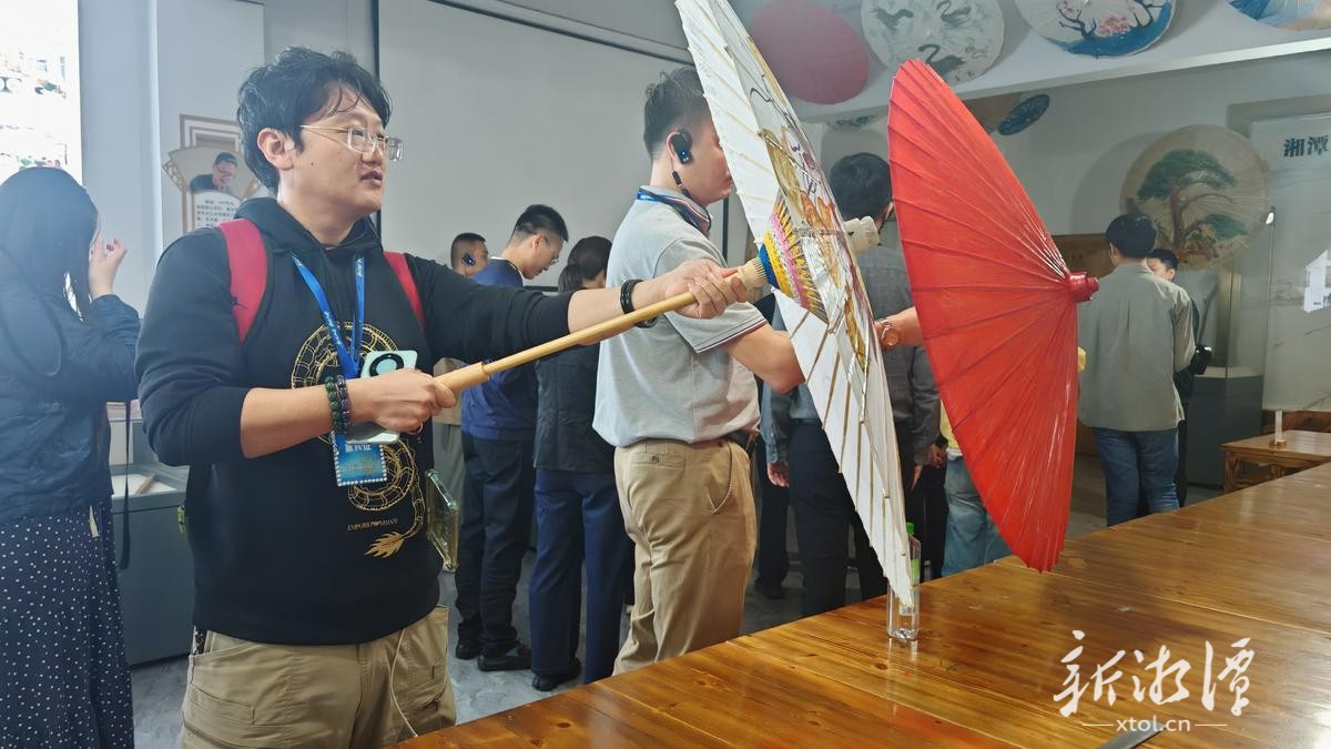 寻一段红色根脉 品一场非遗新生——“新艺中国·数艺无界”服务团湘潭站考察侧记
