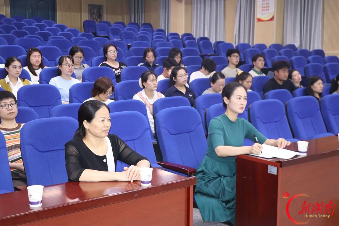 “莲”师徒 “联”传承 湘潭市九华莲城小学举行师徒结对拜师礼