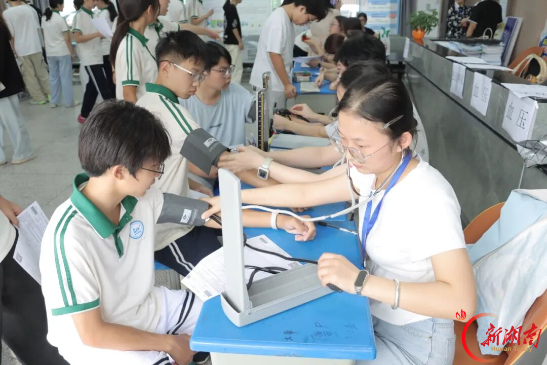 筑牢健康防线！衡阳湘南博远职业学校开展学生健康体检暨心肺复苏急救演练