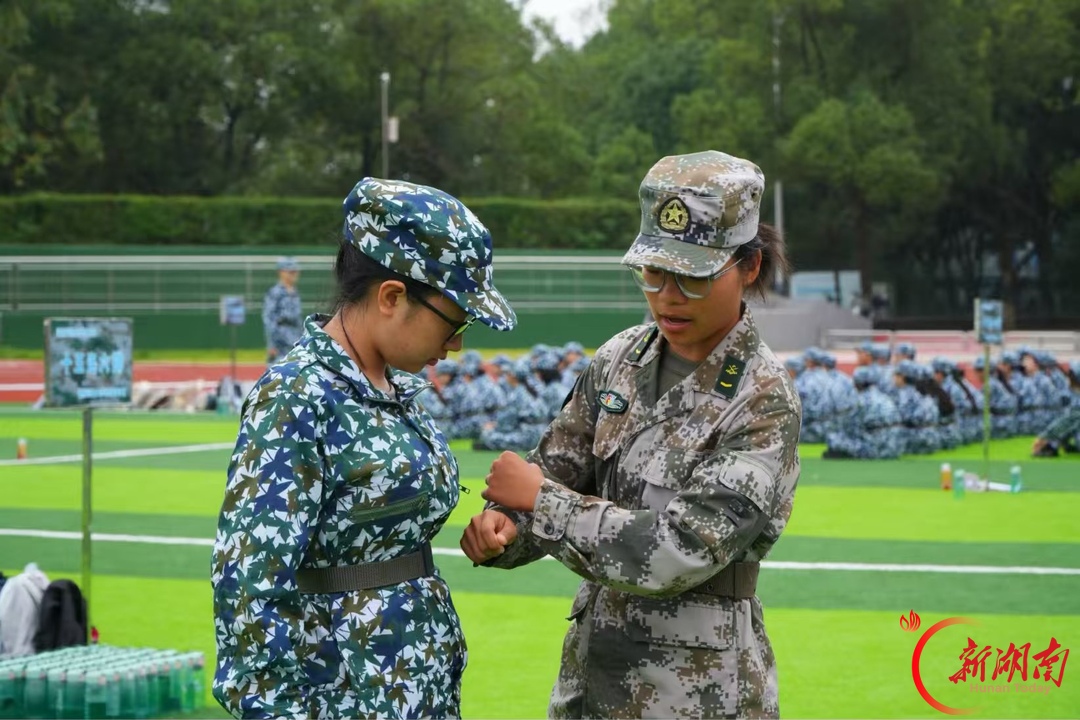 青春正步走丨迷彩淬初心,严训伴温情