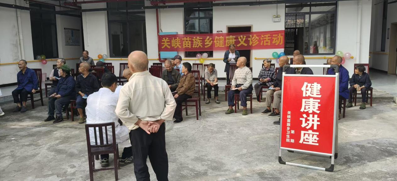 情暖重阳送关怀 康养同行护桑榆