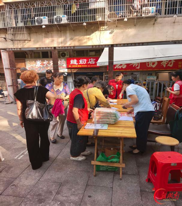 便民宣讲护安康,文明新风暖重阳