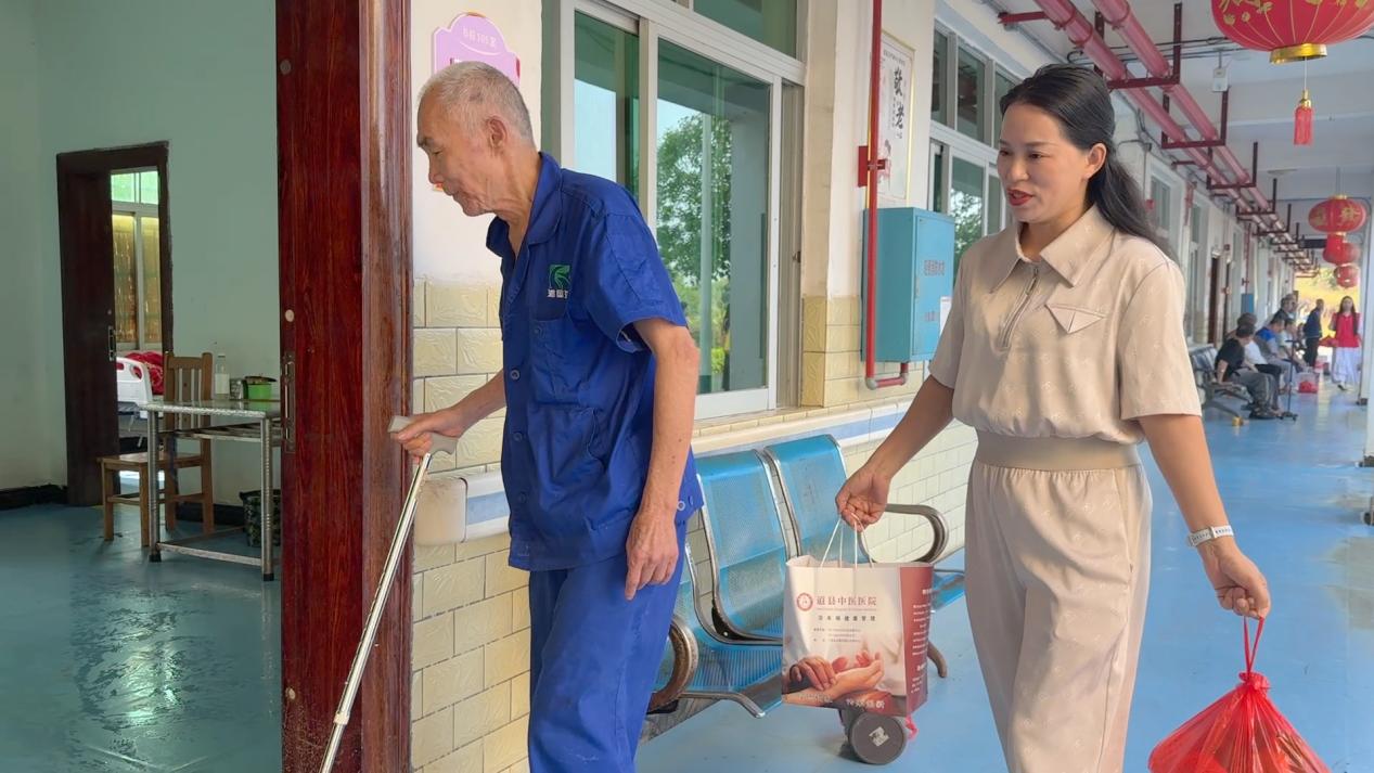 道县中医医院团委:青春敬老迎重阳 健康同行暖夕阳