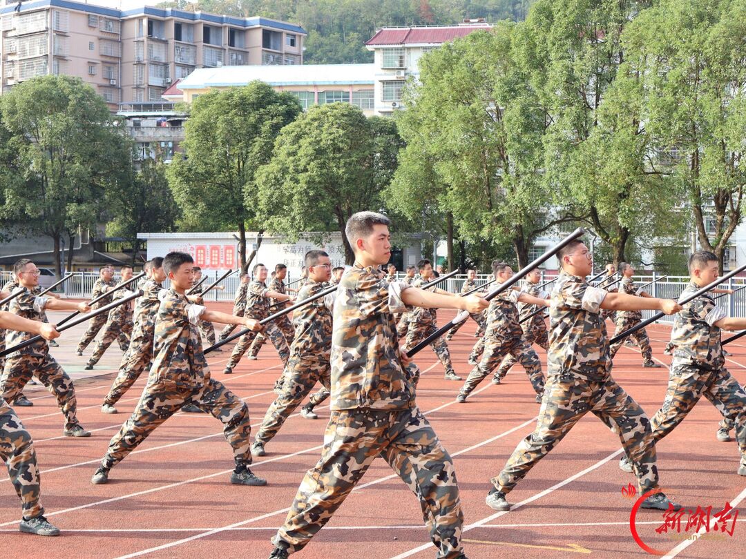 青春正步走丨物电学子以军训致敬红色信仰