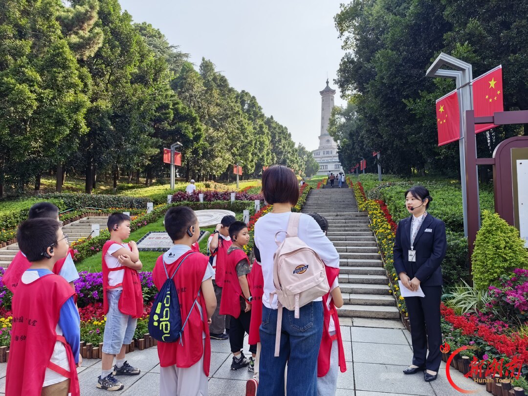 重阳寻秋入园来 文脉润心亲子游——湖南烈士公园联合湖南省博物馆举办“岁时记”重阳主题亲子活动