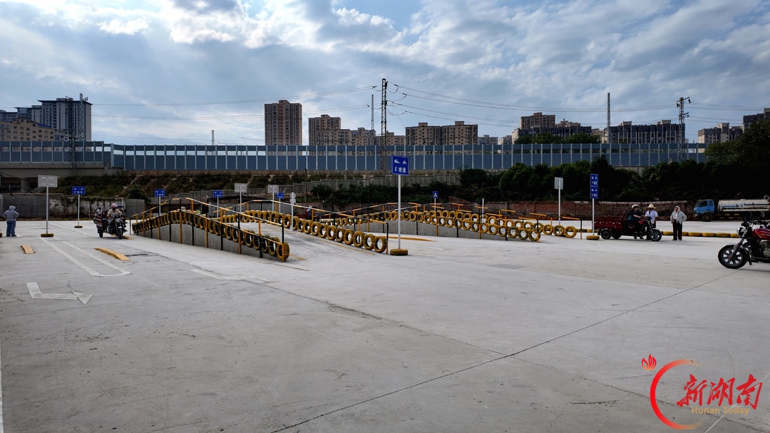 邵阳市区首家摩托车培训驾校开业 一站式服务惠及骑手