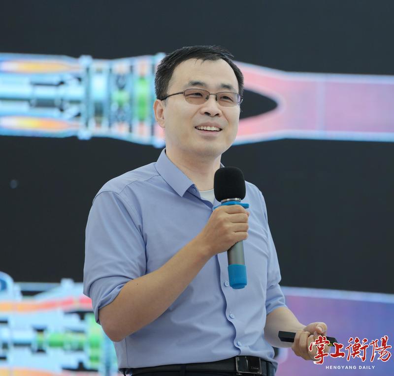 中国科学院院士刘若川“回家”,与北大教授周超一同为衡阳学子送上“科学盛宴”