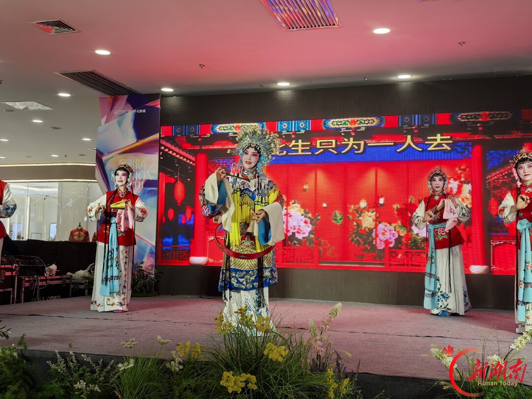 “文明一起来 书香满怀化”重阳节主题活动举行