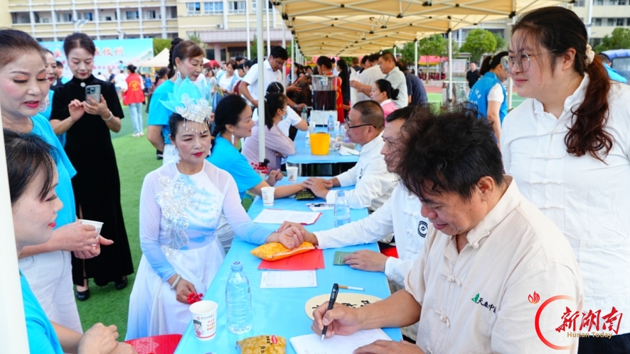 攸县莲塘坳镇:“情暖金秋・爱在攸州”重阳民俗传习暨文化科技卫生“三下乡”集中示范活动成功举办