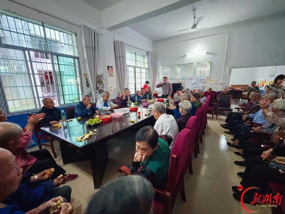 杨坪村开展重阳节敬老主题文艺活动