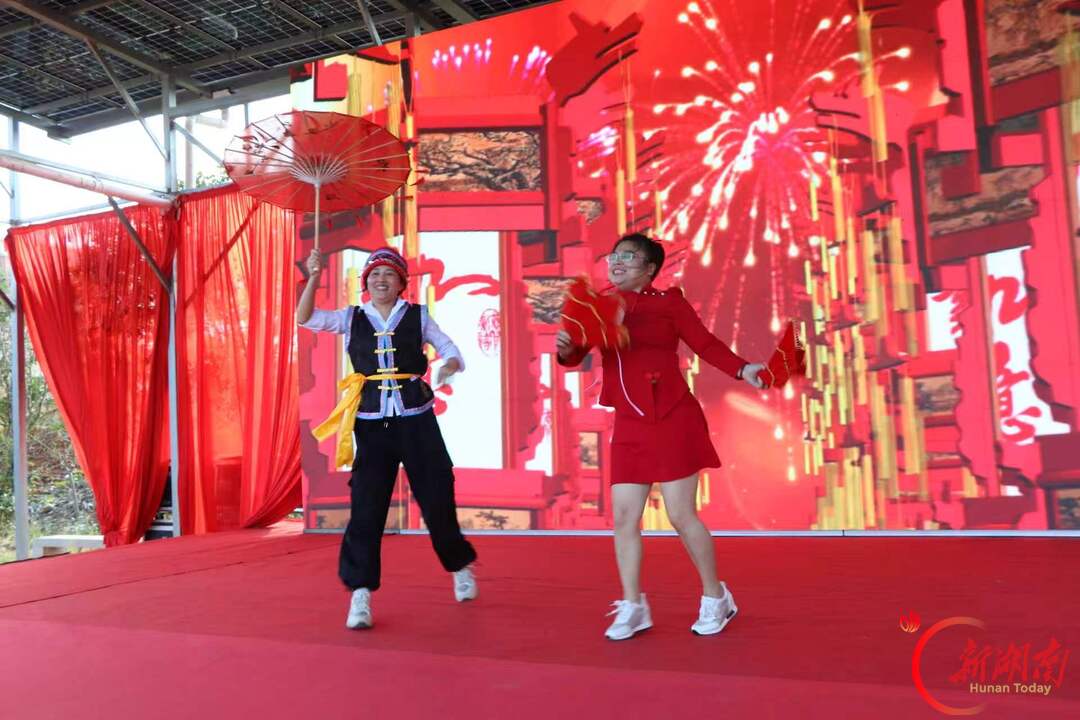 双峰县金开街道:重九欢歌伴夕阳