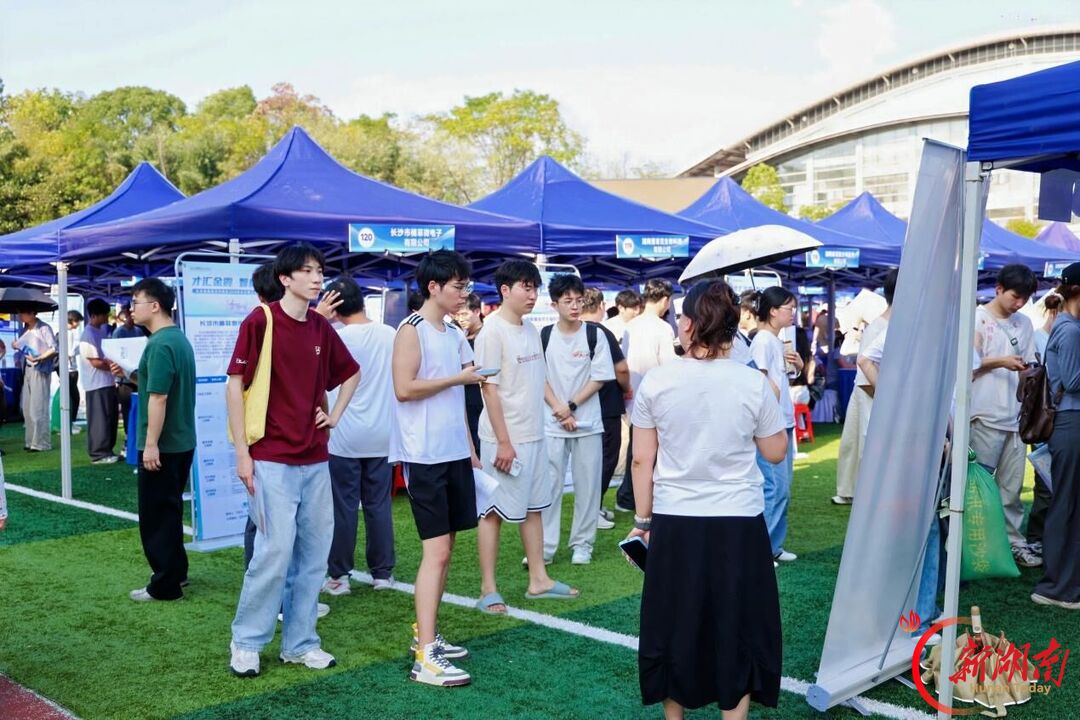 名企组团进校园,金霞经开区校招专场精准架起就业桥梁