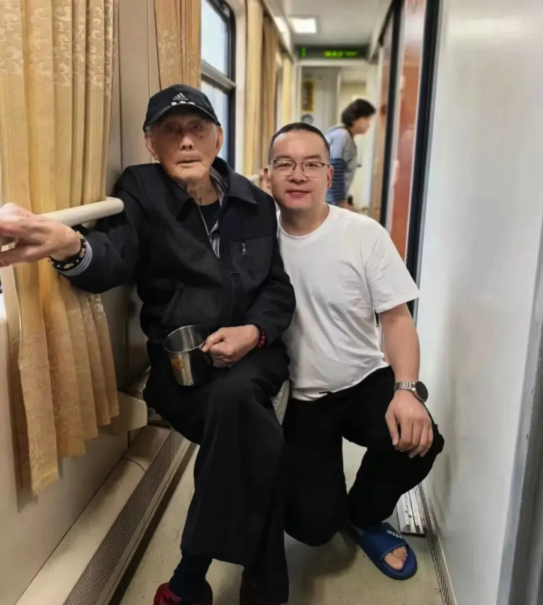 94岁爷爷独闯西藏，自己订车票酒店，他说没高原反应！“硬核”爷爷下个目的地——