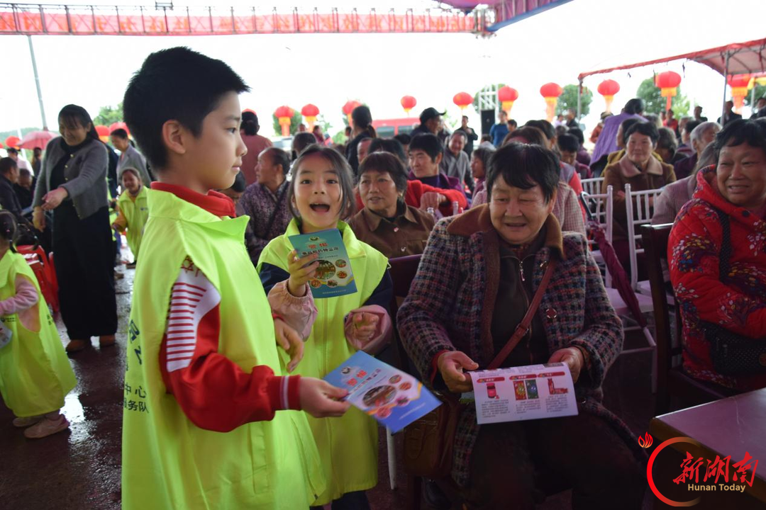 重阳佳节送平安 禁毒反诈进乡村