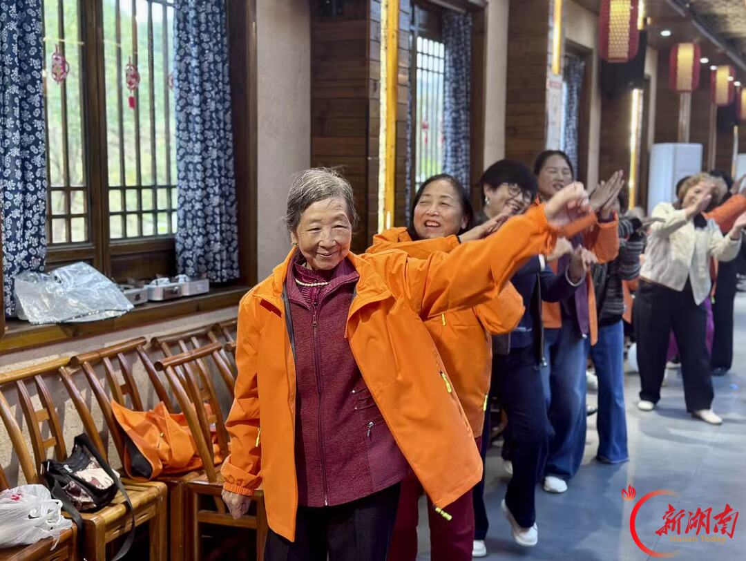 重阳聚首话桑榆!崇实北校把健康与服务送到老教师身边
